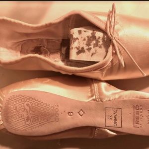 Freed pointe shoes 6 no x, m, diamond maker